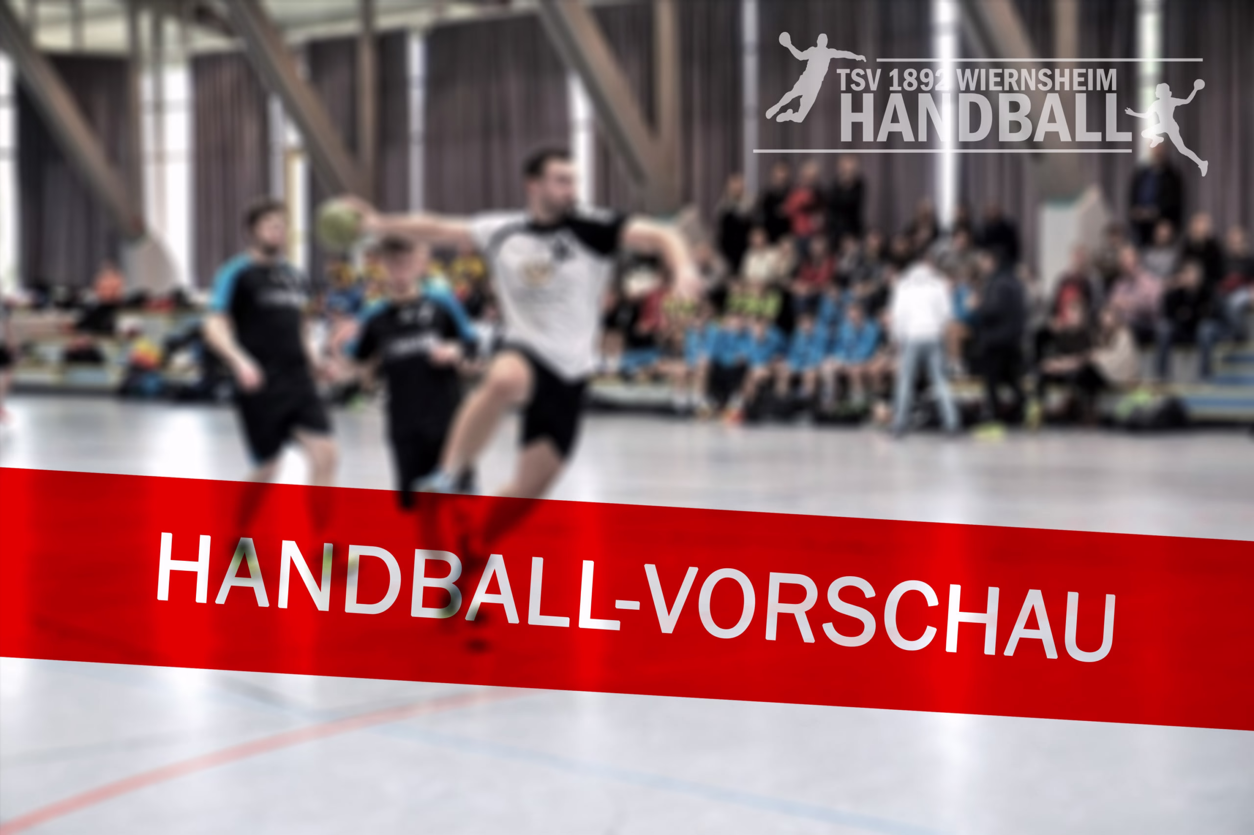 Turnhalle mit Handballteam im Training und roter Banneraufschrift „HANDABALL-VOR SCHA U“ als Ankündigung.